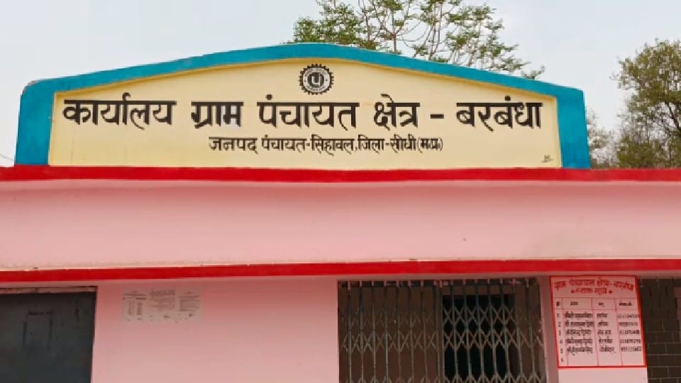 Mountain Man of MP: Wife used to get upset to bring water, stubborn husband ripped off the chest of mountains in three years.