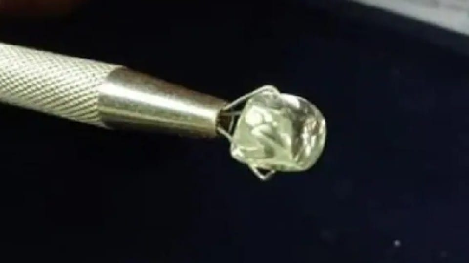 Madhya Pradesh: The land of Panna again sparked diamond, the luck of the laborer shone after getting gems worth lakhs.