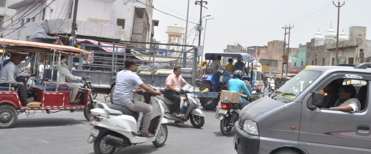 Hathras: Sasni Gate intersection is trapped in the web of jam