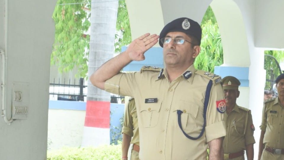 IG gave strict instructions to the police officer in the pistol theft case in mainpuri