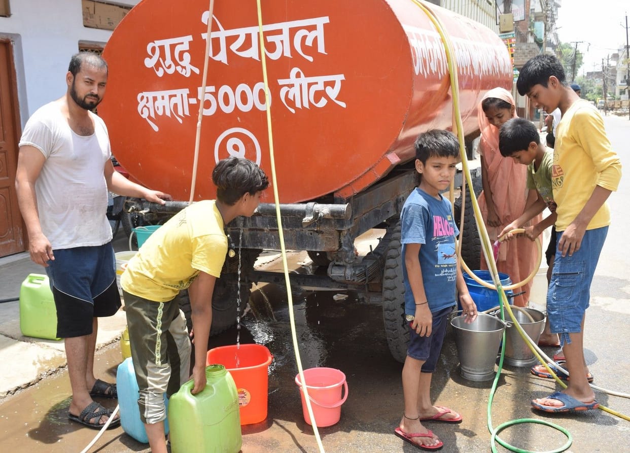 Drinking water tanker not reaching homes, people's thirst is being quenched