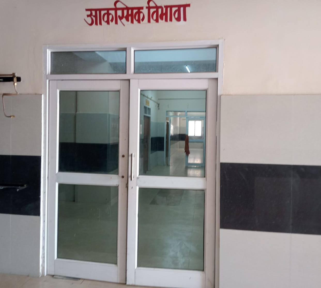 Kanpur dehat : District Women's Hospital has no staff for emergency, serious patients are referred to the hospital