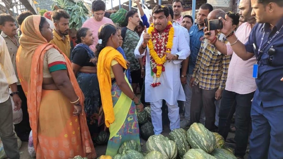 Indore Mayor Election: Shukla in fray for Congress, BJP entangled in names, difficulties increased due to guidelines