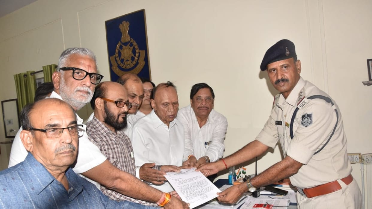 MP NEWS: Congress has given application for FIR on the objectionable statement of BJP spokesperson Hitesh Vajpayee.