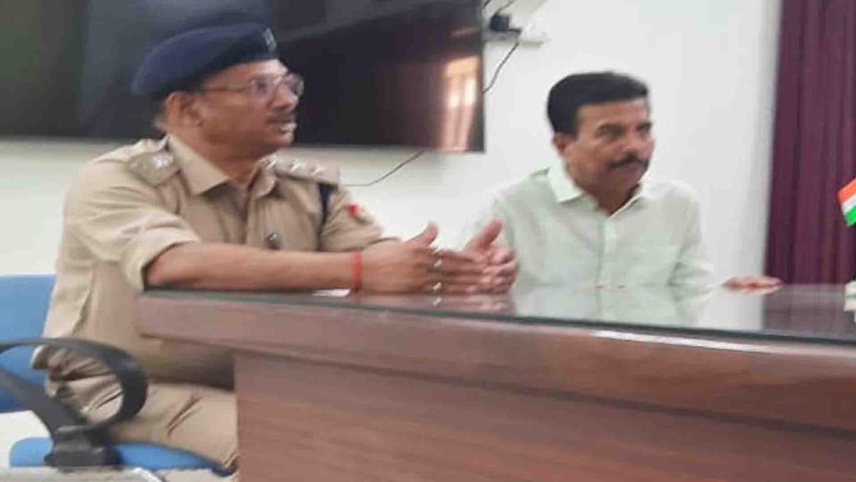 Banda: Four captive guards engaged in the protection of Mukhtar suspended