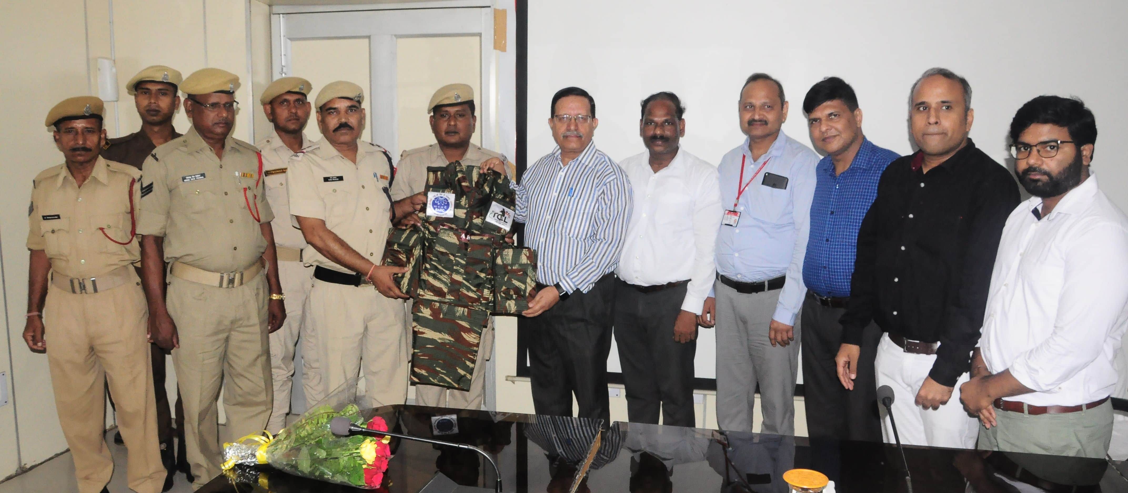 Security cover: Bullet proof jacket made in OEF, AK-47 bullets are also ineffective, lightest jacket ever