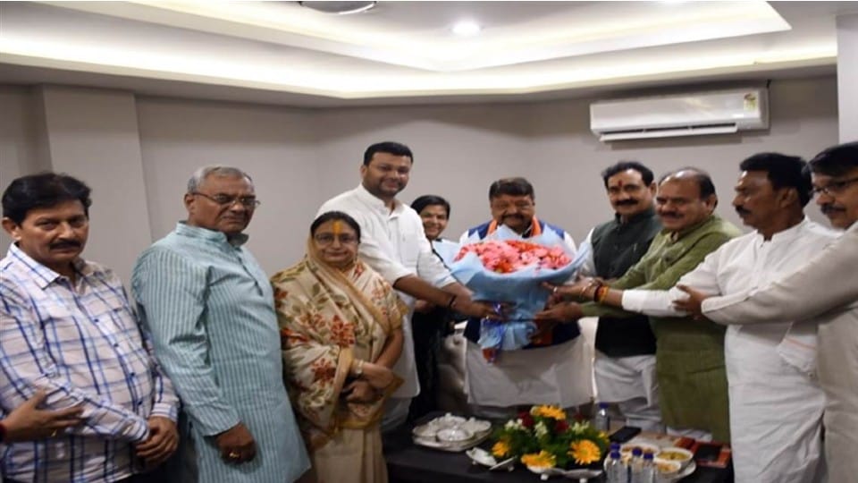 Indore Mayor Election: Shukla in fray for Congress, BJP entangled in names, difficulties increased due to guidelines
