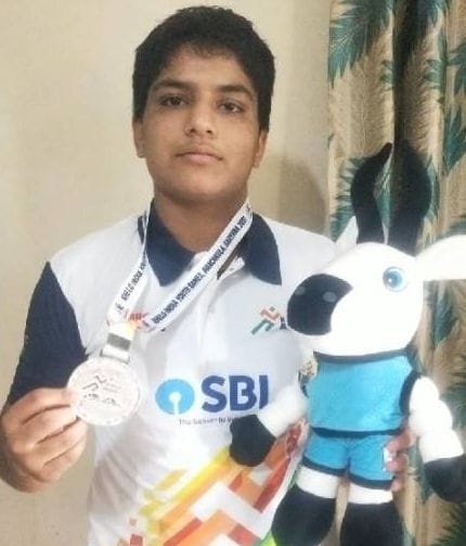 Mansi won silver medal in wrestling