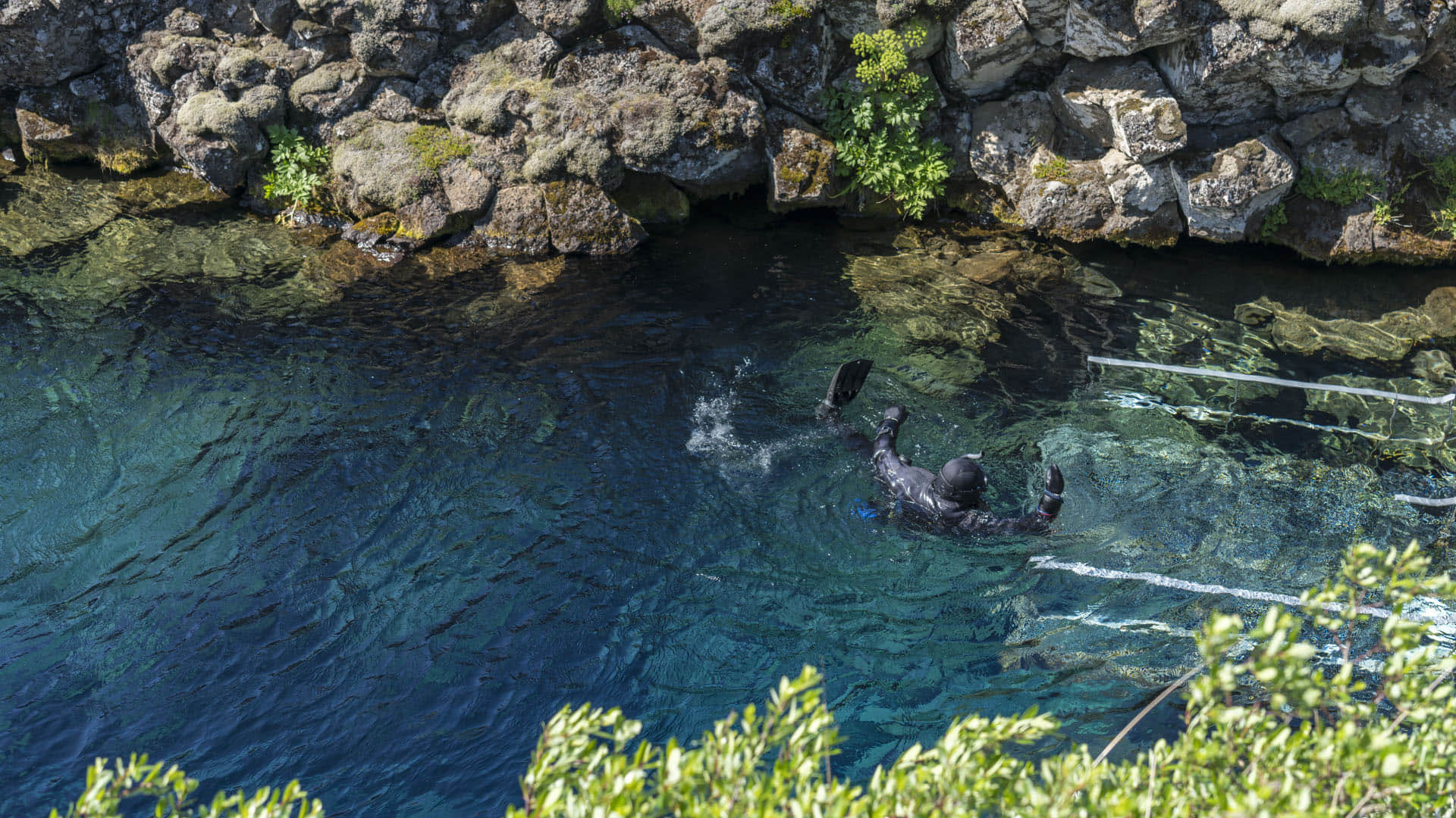 World Ocean Day: Most Mysterious Places in the Oceans Know More in Hindi
