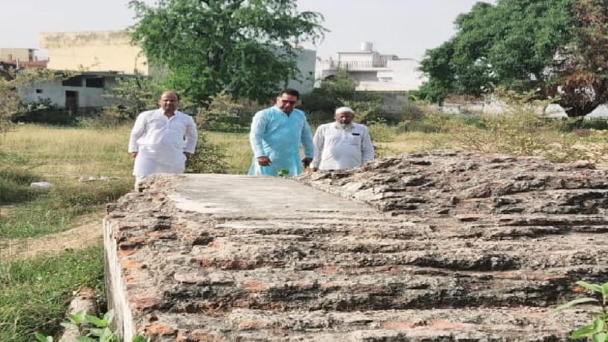Naved Mian said tomb of Nawab Mohammad Ali Khan will be rebuilt it was broken during samajwadi government