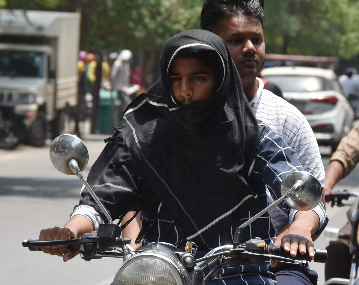 The mercury reached 42.5 degrees, the heat made it miserable