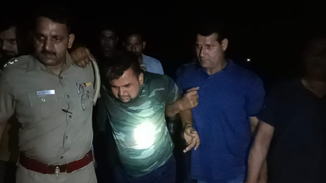 UP: Encounter between police and crooks in Saharanpur, three injured including policeman