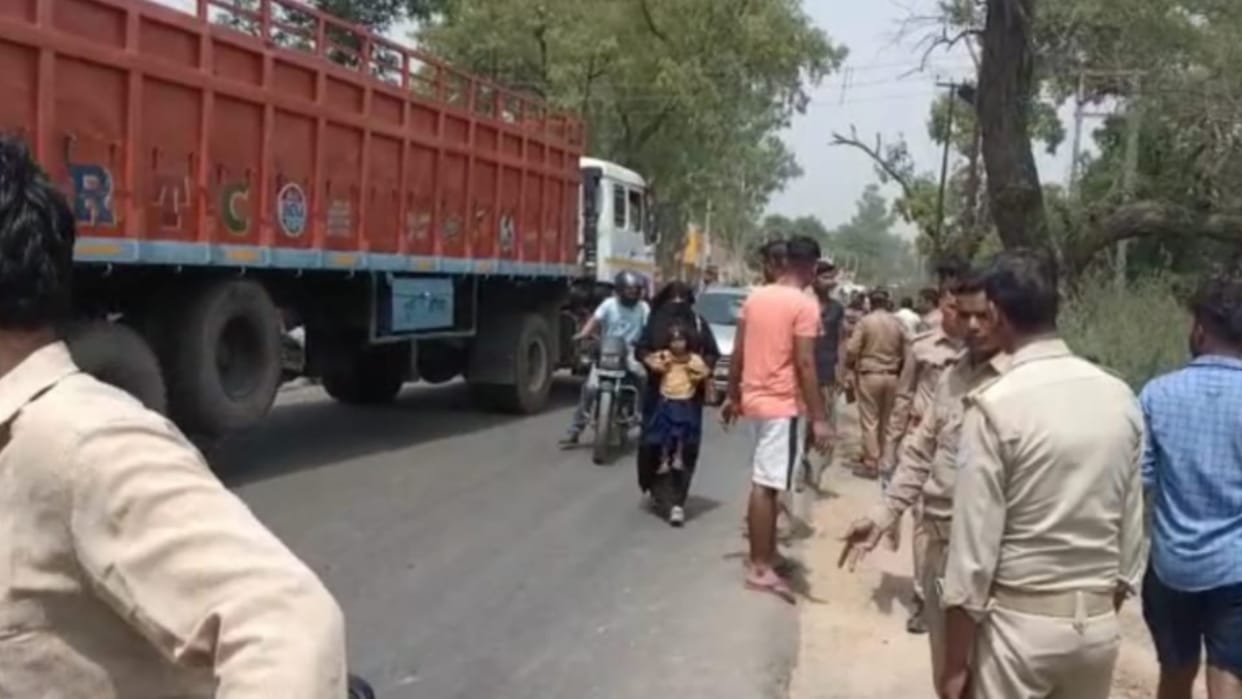 five died in two different accident in Muzaffarnagar today morning