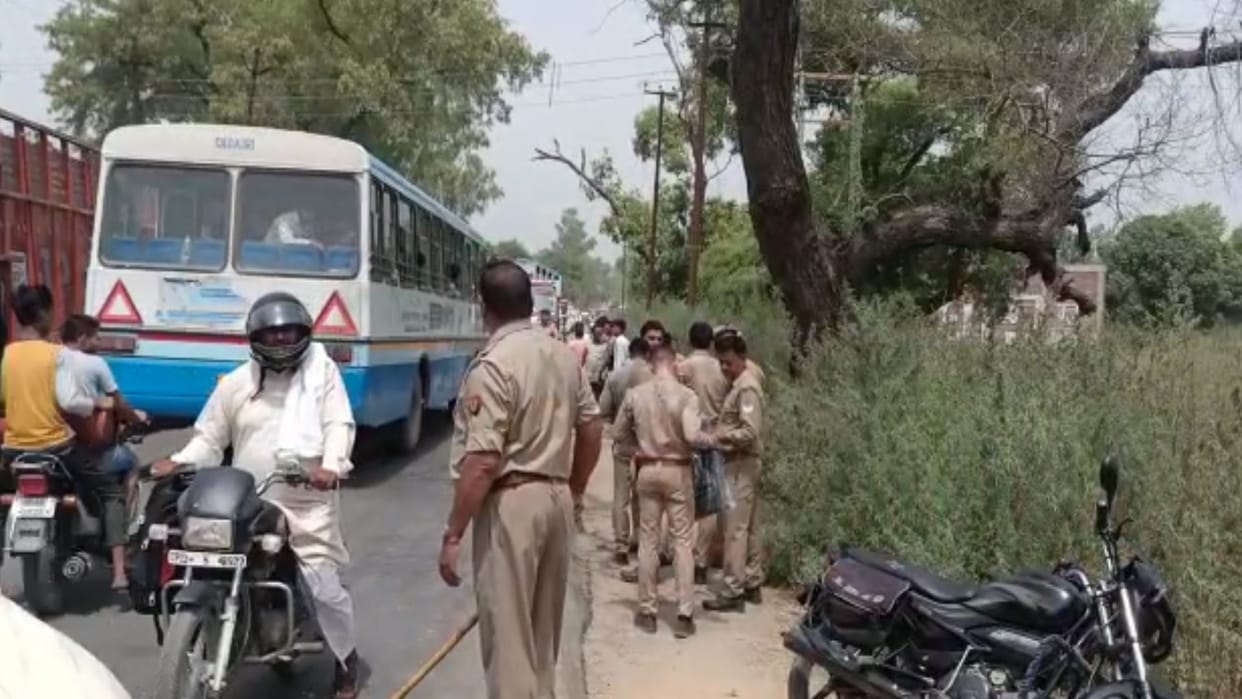 Amroha: young man returning home farm in Gajraula was shot bike riders, people arrived after hearing scream