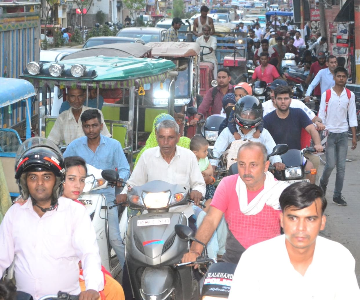 Removal of encroachment campaign going on daily, the solution of the jam is not happening