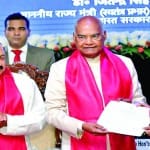 जम्मू में छात्रा को डिग्री देते राष्ट्रपति रामनाथ कोविंद