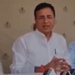सुरजेवाला जयपुर रवाना होने से पहले उदयपुर के ताज अरावली होटल के बाहर मीडिया से बात कर रहे थे।