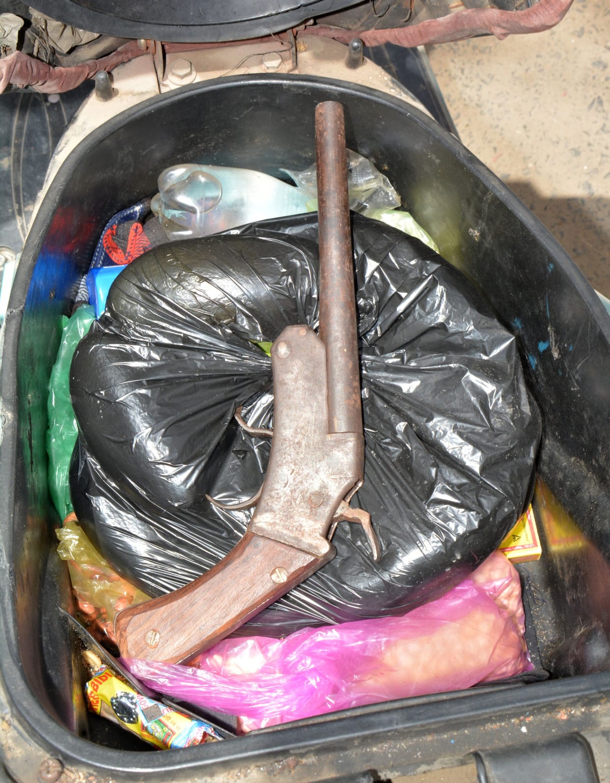 hardoi news,Arrested youths who came with the intention of shooting, recovered the firearm