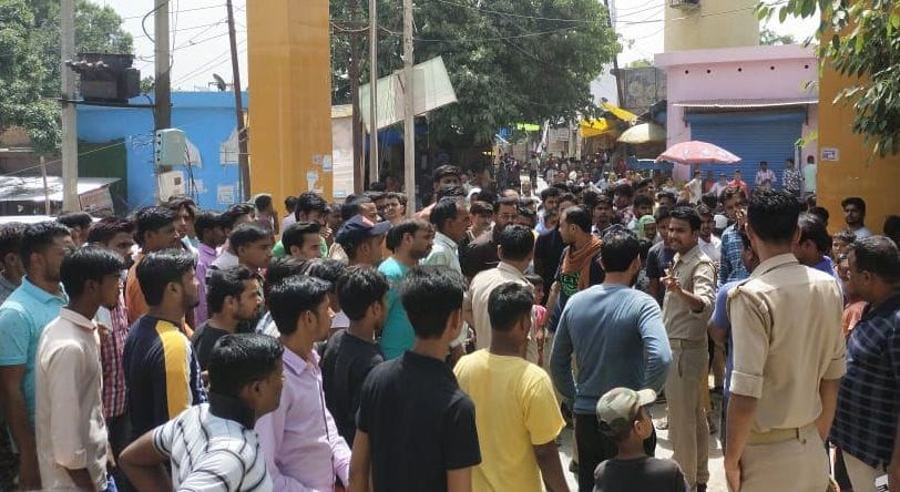hardoi news,Outrage over objectionable religious posts on social media, police station cordoned off