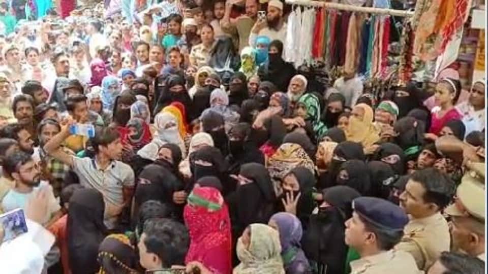 muslim women protest against nupur sharma in firozabad