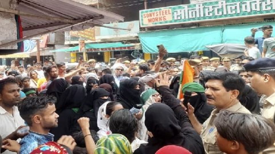 muslim women protest against nupur sharma in firozabad