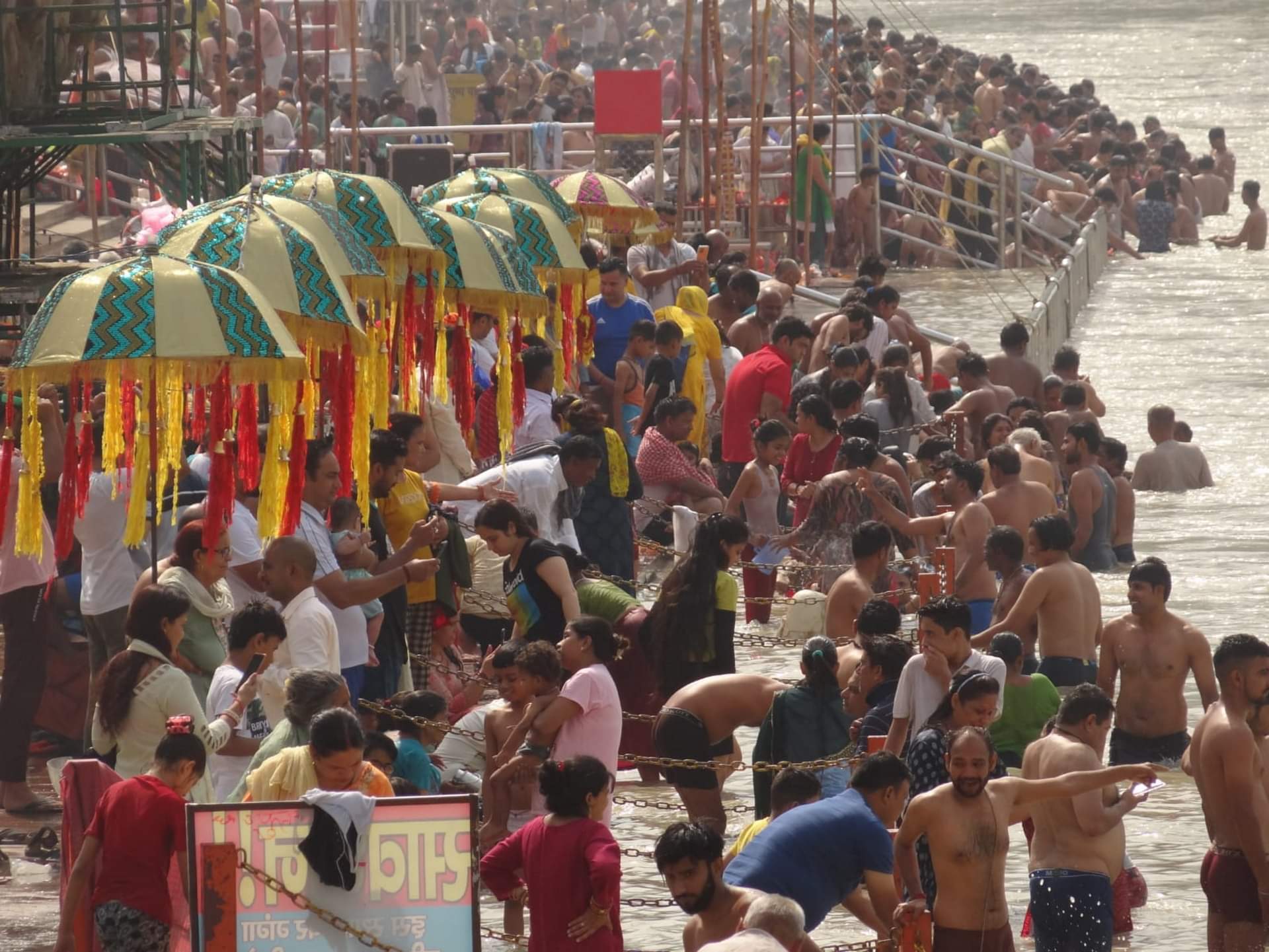 Ganga Dussehra today, lakhs of devotees took bath at the Ganga Ghats of Haridwar, Ganga Dussehra SnanSee Photos