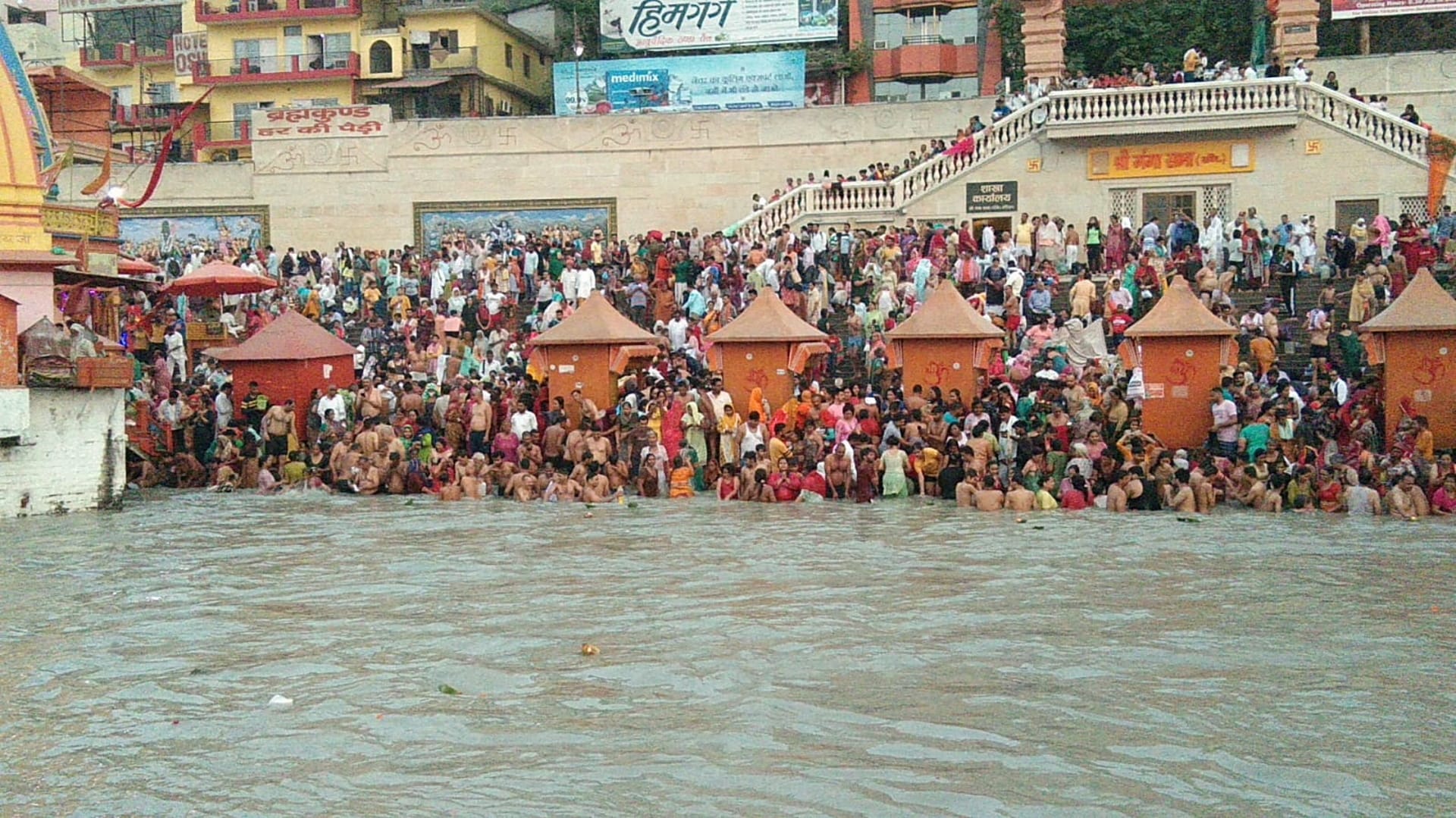 Ganga Dussehra today, lakhs of devotees took bath at the Ganga Ghats of Haridwar, Ganga Dussehra SnanSee Photos