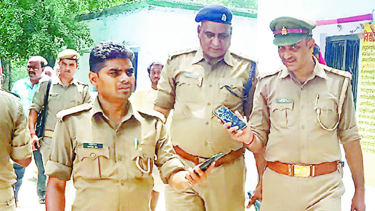 Gonda: Teenager's body found hanging in school, fear of murder, Mohit used to live with retired teacher in front of school