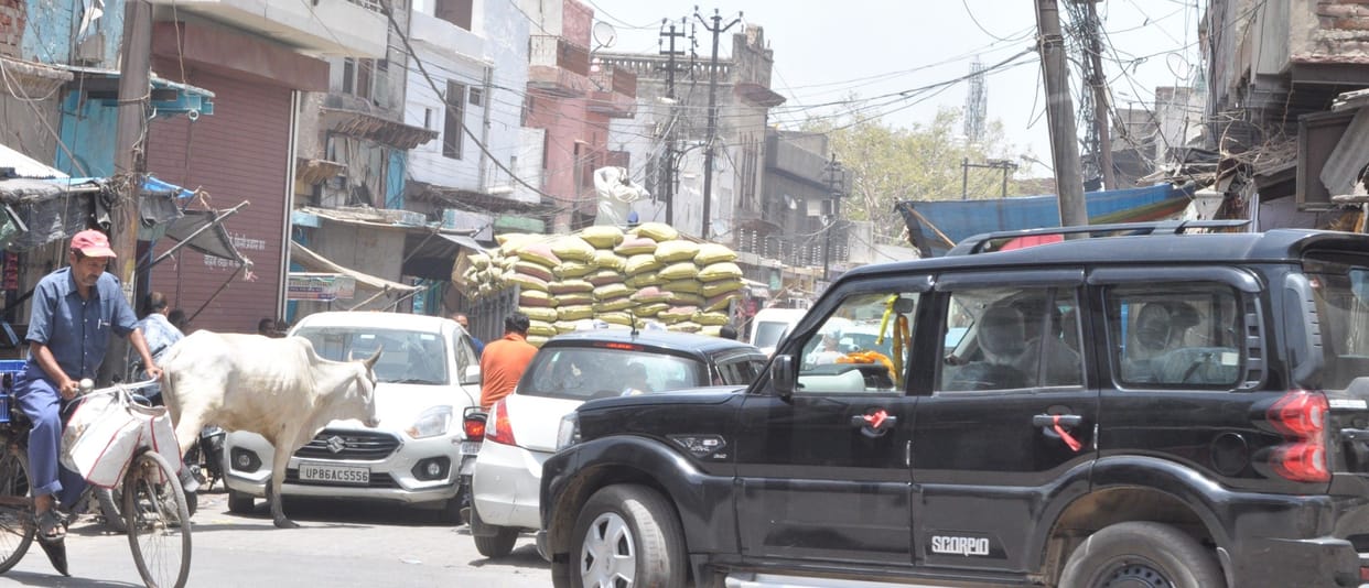 Hathras: Passers-by are getting helpless due to jam at Bhurapir crossroads