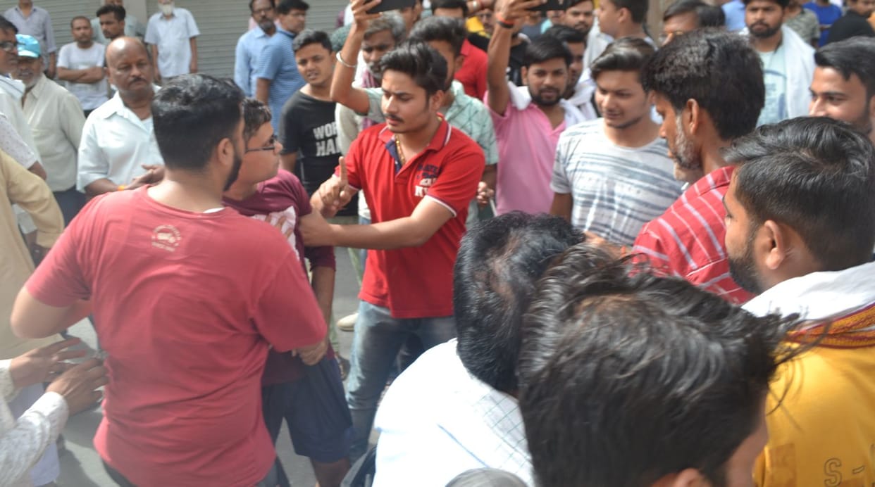 virodh,atikraman,farrukhabad news,vyapari
