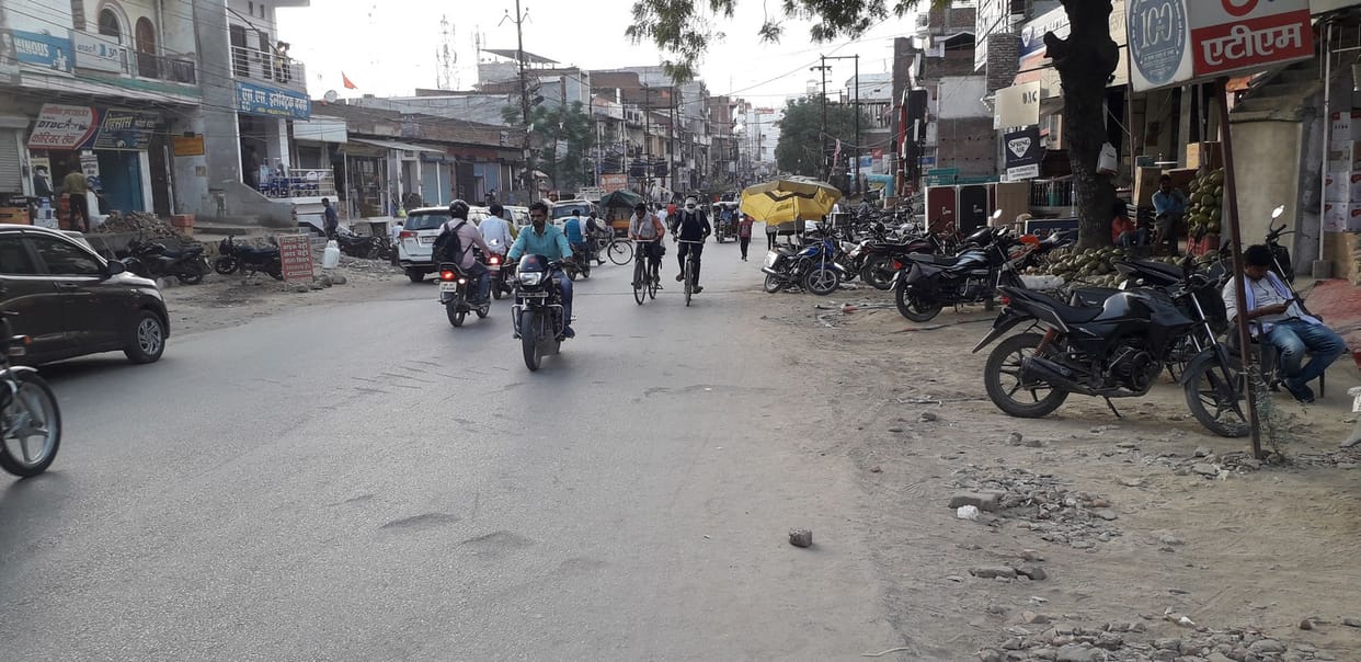 Soon there will be widening of JC's intersection to Olandganj road