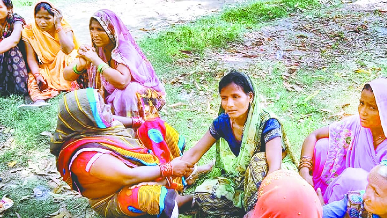 Balrampur: Village head shot two brothers, one killed, report filed against three, two arrested, main accused absconding