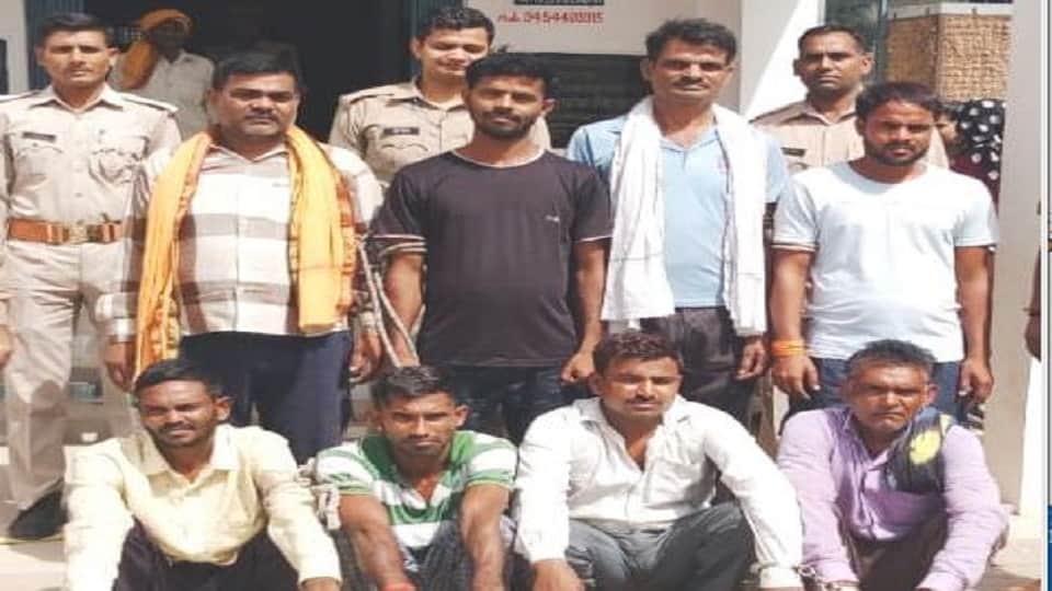 Mainpuri police action aginst criminals 17 arrested including robbers warranties and vehicle thieves