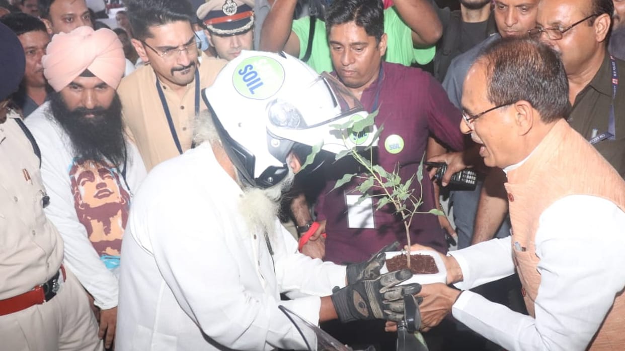 Madhya Pradesh: CM Shivraj said Sadhguru showed the world the power of India's soil