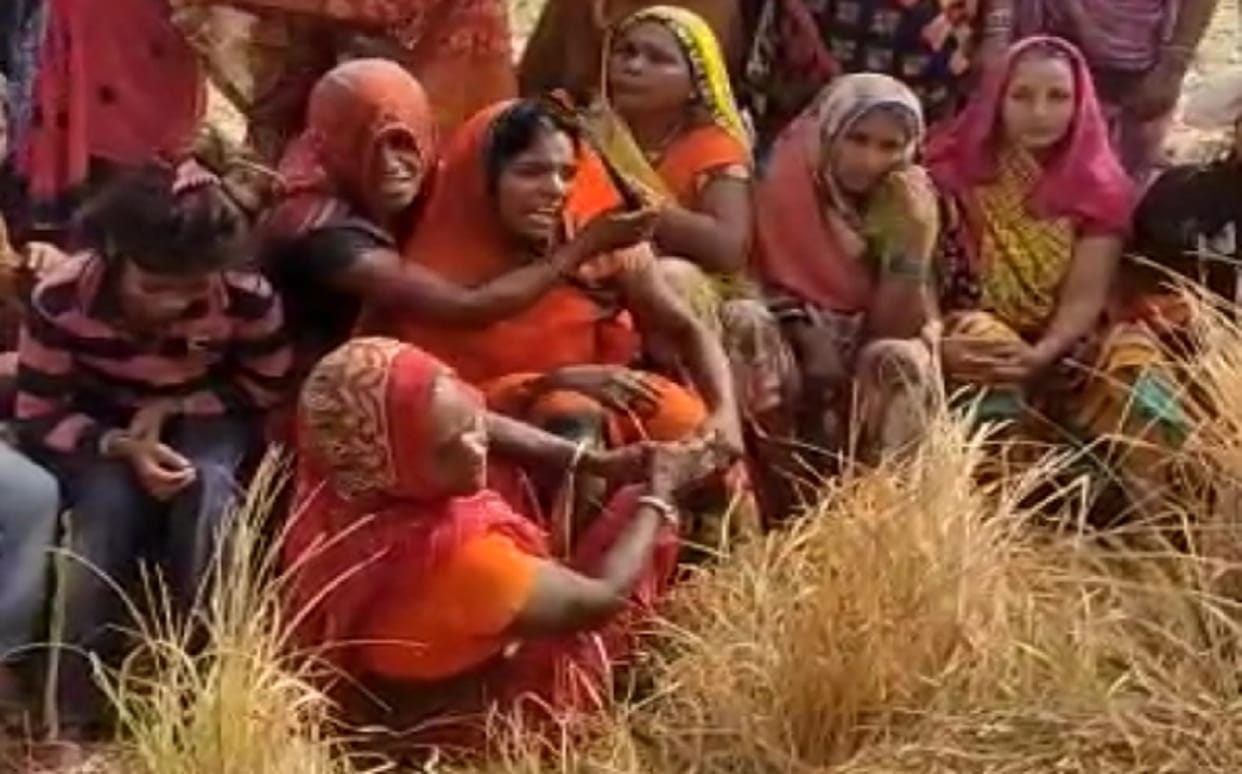 Murder in Mirzapur dead body of minor boy found from land who came out of house by slitting his throat