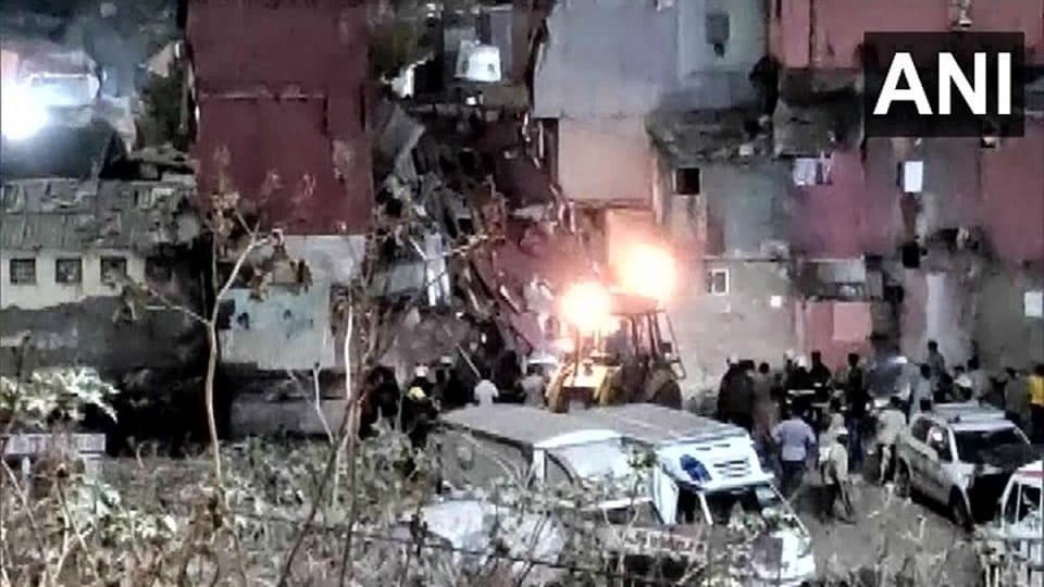One dead, Many injured in Mumbai building collapse in suburban Bandra area