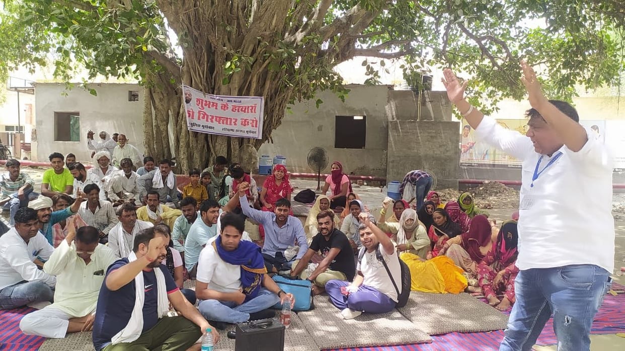 Shubham's body was not picked up even on the second day, the administration asked for bank account details from the victim's family