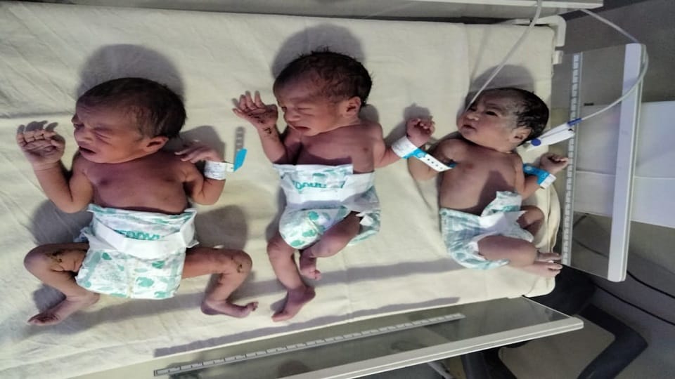 woman gave birth to three child in ghaziabad