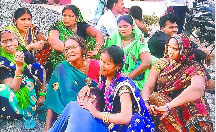 Mother and child died during delivery, relatives reached the police station with the dead body