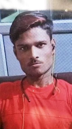Dead body of a young man who came to Nanihal was found hanging from a mango tree