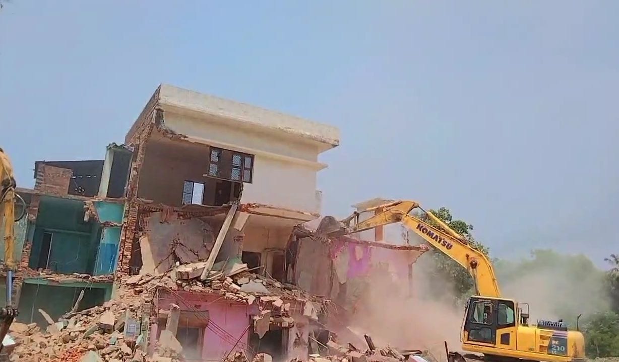 Bulldozer roared in Saini, encroachment removed from highway side