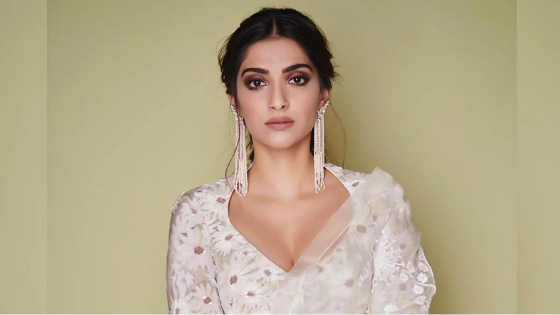 Fact Check Did Sonam Kapoor give birth to a child Know the truth of the viral picture