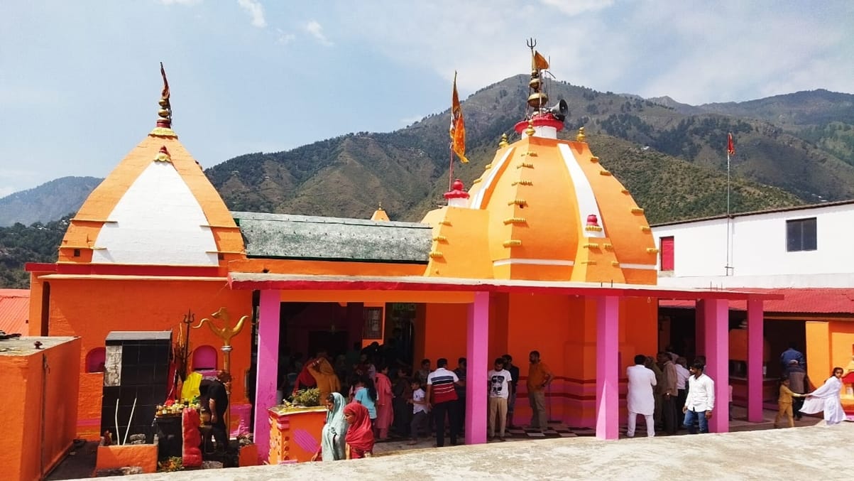 Tourist Place in Jammu Patnitop hotels pack in weekend ten thousand tourists reaching daily