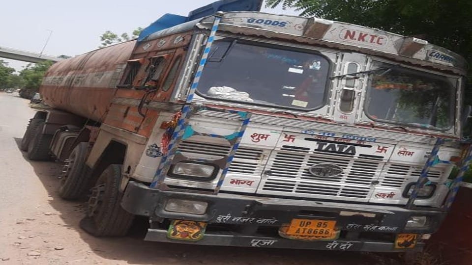 ganja smuggling in film Pushpa style three smugglers arrested in Agra