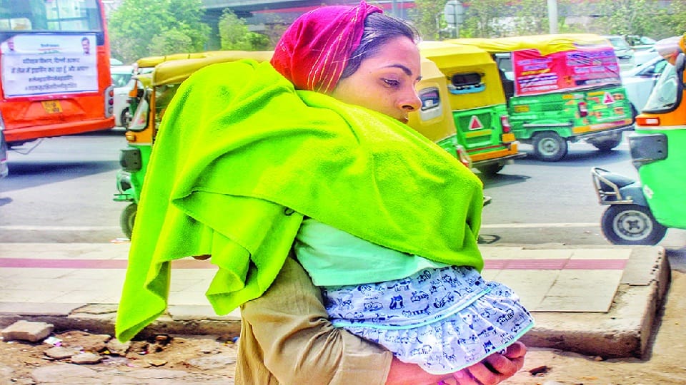 delhi weather forecast tempreture reached 43 degree imd yellow alert issued for monday