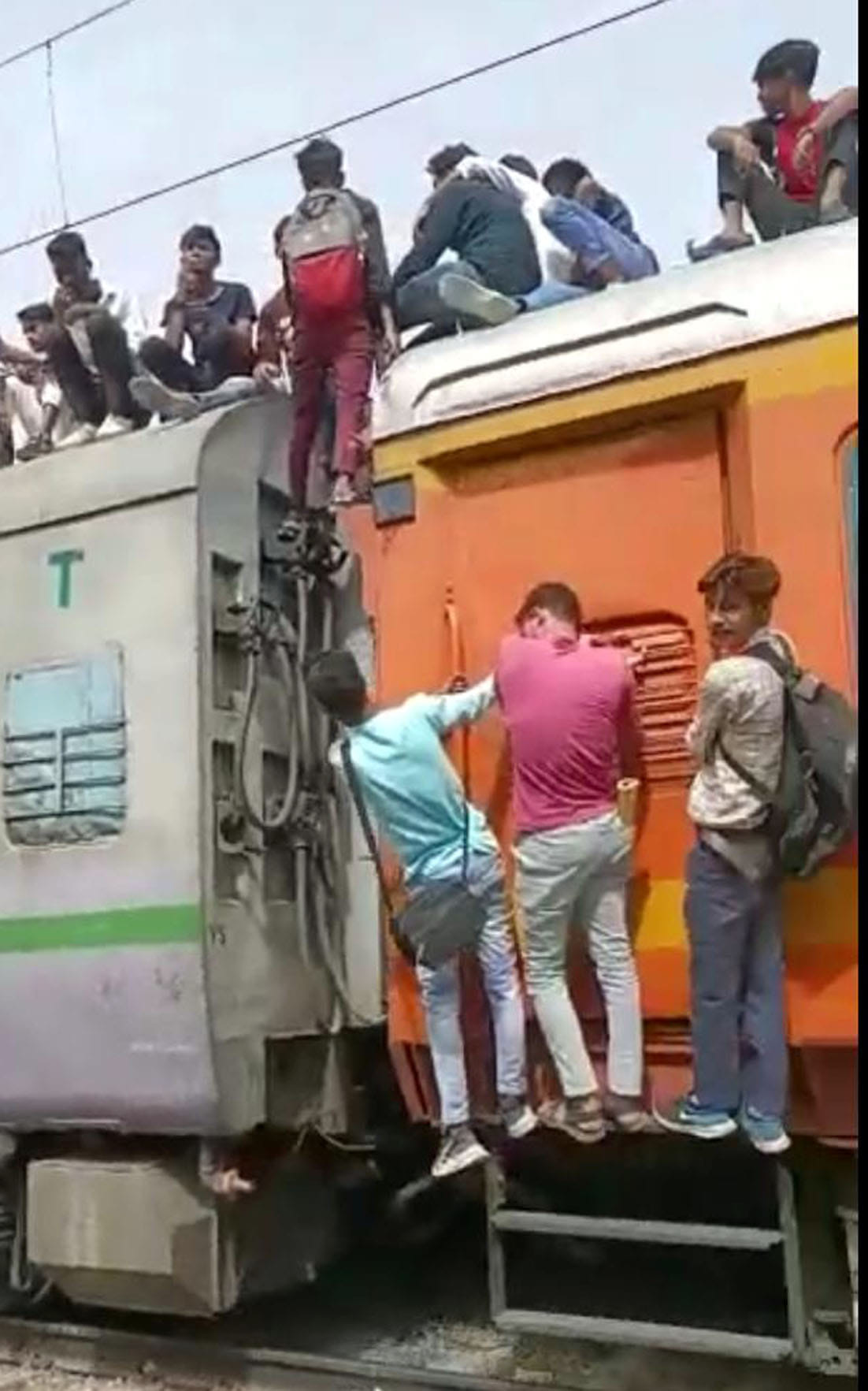 Traveling sitting on the roof of electric trains