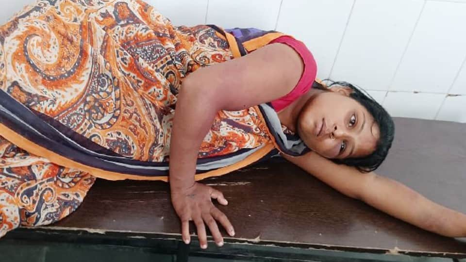 Husband brutally beat wife by tying her hands and feet on birth of daughters in Agra