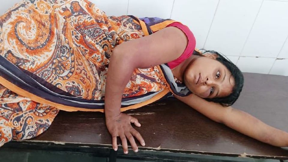 Husband brutally beat wife by tying her hands and feet on birth of daughters in Agra