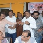 भाजपा विधायक रितेश गुप्ता और भाजपा नेता मनमोहन सिंह सैनी के बीच कहासुनी