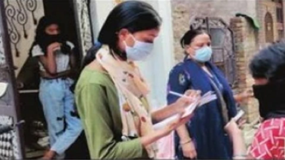 Sunita, a slum resident of Hari Nagar, West Delhi, narrated her ordeal after death of husbad due to corona